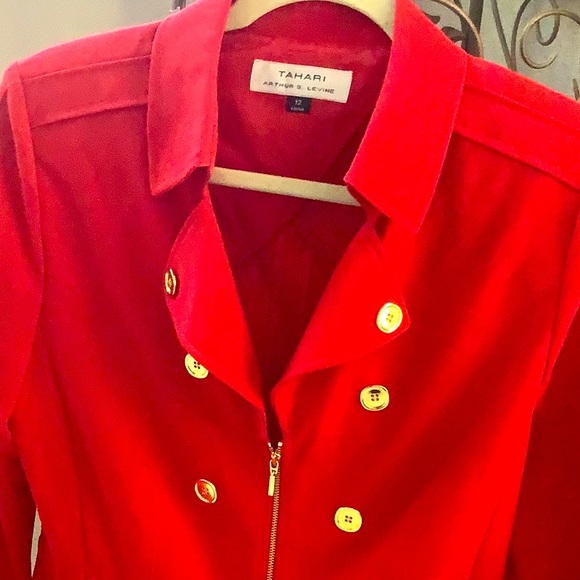 Ultra Smart Red ‘Arthur Levine for Tahari’ Jacket Dbl Breasted with Gold Buttons - Picture 5 of 14